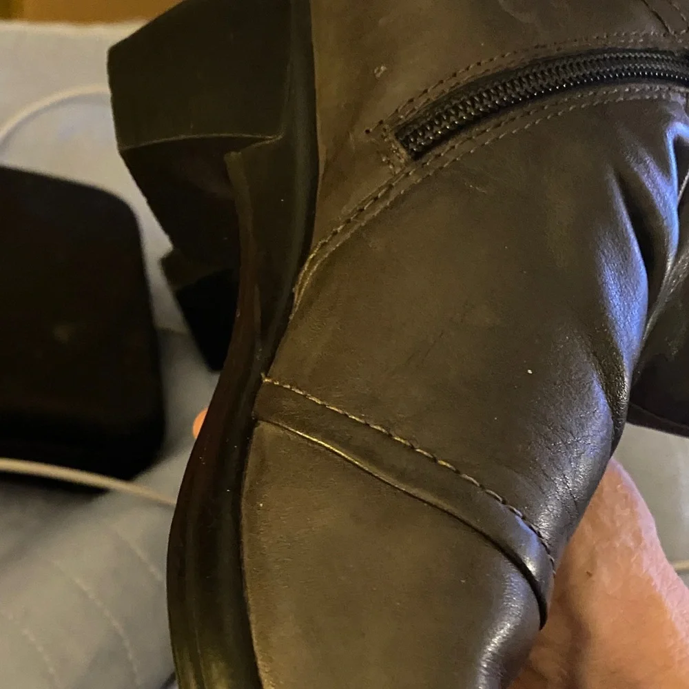 Earth Origins greyLeather Ankle Boots New no tags